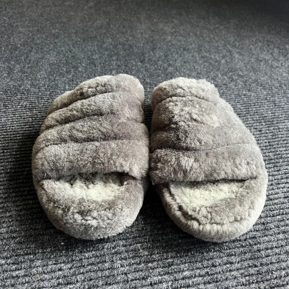 UGG Fluff Yeah Slide Kid Size 6 Charcoal Grey Sheepskin Elastic Slingback Sandal